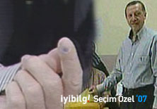 Başbakan Erdoğan demokrasi vurgusu yaptı, parmağındaki boyayı gösterdi
