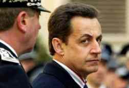 Sarkozy'ye 'etnik fişleme' suçlaması