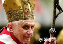 Papa istifa etti