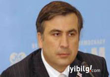 Saakaşvili istifa etti, yeniden meydana iniyor!