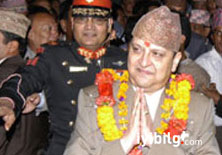 Nepal monarşi rejimini kaldırıyor
