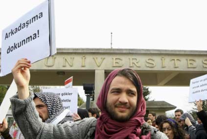 Boğaziçi Üniversitesi'nde başörtüsü eylemi