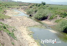 Suriye Asi Nehri için baraj kapaklarını açtı