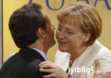 Sarkozy'den Merkel'e 'ilan-ı aşk'