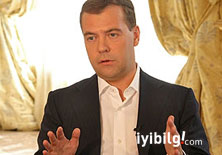 Medvedev'den Küresel krize karşı beraberlik çağrısı