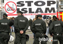 İslam karşıtı yürüyüşe halk izin vermedi!