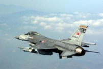 Türk uçakları Ege'de silahsız uçtu