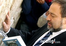 Lieberman: İran dünya düzenine tehdit!