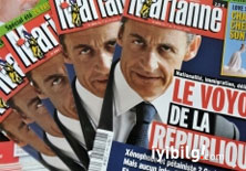 Sarkozy baş aşağı!