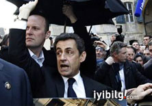 Sarkozy’ye yumurtalı protesto
