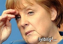 Merkel oy kaybetti ama yine de birinci!