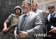 Darbeyi reddeden Mursi gözaltında