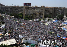 ''Mursi dönene kadar meydanlardayız''