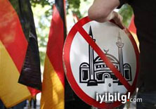 Irkçılık raporu: Türklerin camileri hedefte