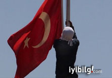 Türk bayrağını indiren provakatör yakalandı