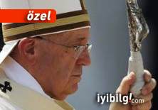 Papa'nın Asası'nı kim kırdı?