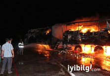 Ağrı'da teröristler yol kesip araç yaktı