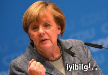 Merkel'den soruşturmaya onay