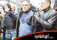 Putin karşıtı Garry Kasparov tutuklandı