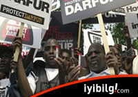 Blair'in konutu önünde Darfur gösterisi