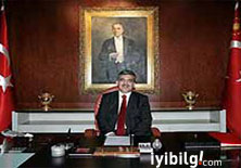 Cumhurbaşkanı Gül'ün makamında ilk fotoğrafı
