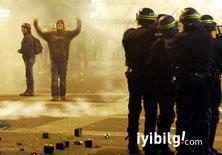 İsyan ateşi Kaddafi'ye yaklaştı!
