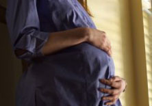 Hamile kadın asılırken doğurdu
