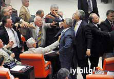 CHP adayları sırtımızda bilek güreşine tutuştu