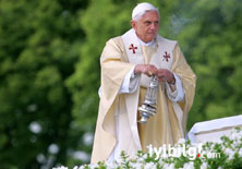 Papa cinsel taciz kurbanlarıyla bir araya geldi