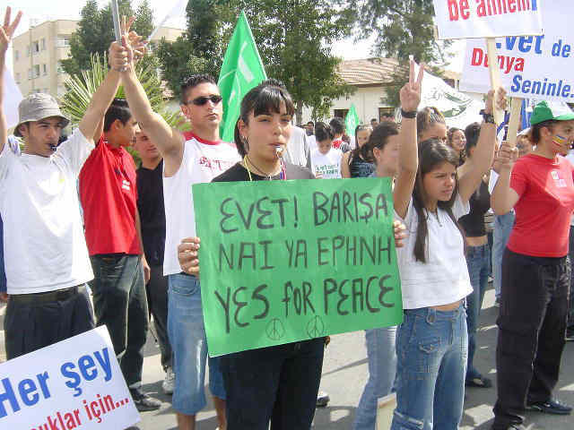 Rum gençler Kıbrıslı Türkleri istemiyor