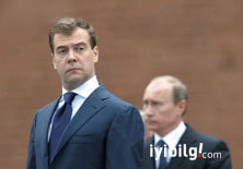 Putin ve Medvedev'den birlik mesajı
