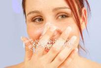 Yüz kreminden cüce çıktı!