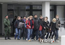 Almanya'da okula silahlı baskın - Video 