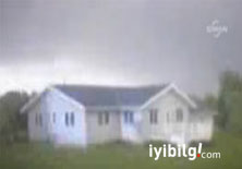 Kasırga kasabayı böyle yok etti -Video
