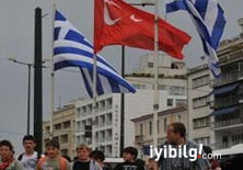 Atina'da önlem: Türk bayrakları indirildi     

