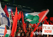 Binlerce İsrailli hükümeti protesto etti 
