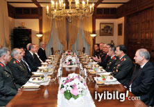 Gül'den YAŞ üyelerine iftar yemeği