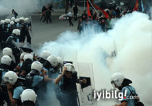 Göstericilere dumansız gaz bombası
