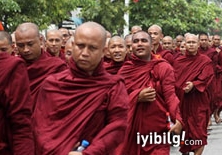 Budist rahiplerden Müslümanlar aleyhine gösteri