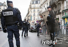 Paris'te 2 gözaltı