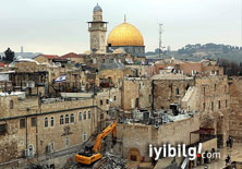 İsrail tarihi binaları yıkıyor
