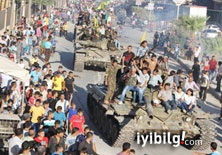 PYD tankları Türkiye sınırında