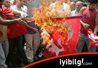 Turist, Türk Bayrağı'nı yaktı!