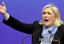 Le Pen, AB bayrağını kaldırdı