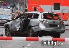 Berlin'in merkezinde araç patladı